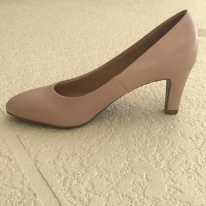Dusty pink pumps